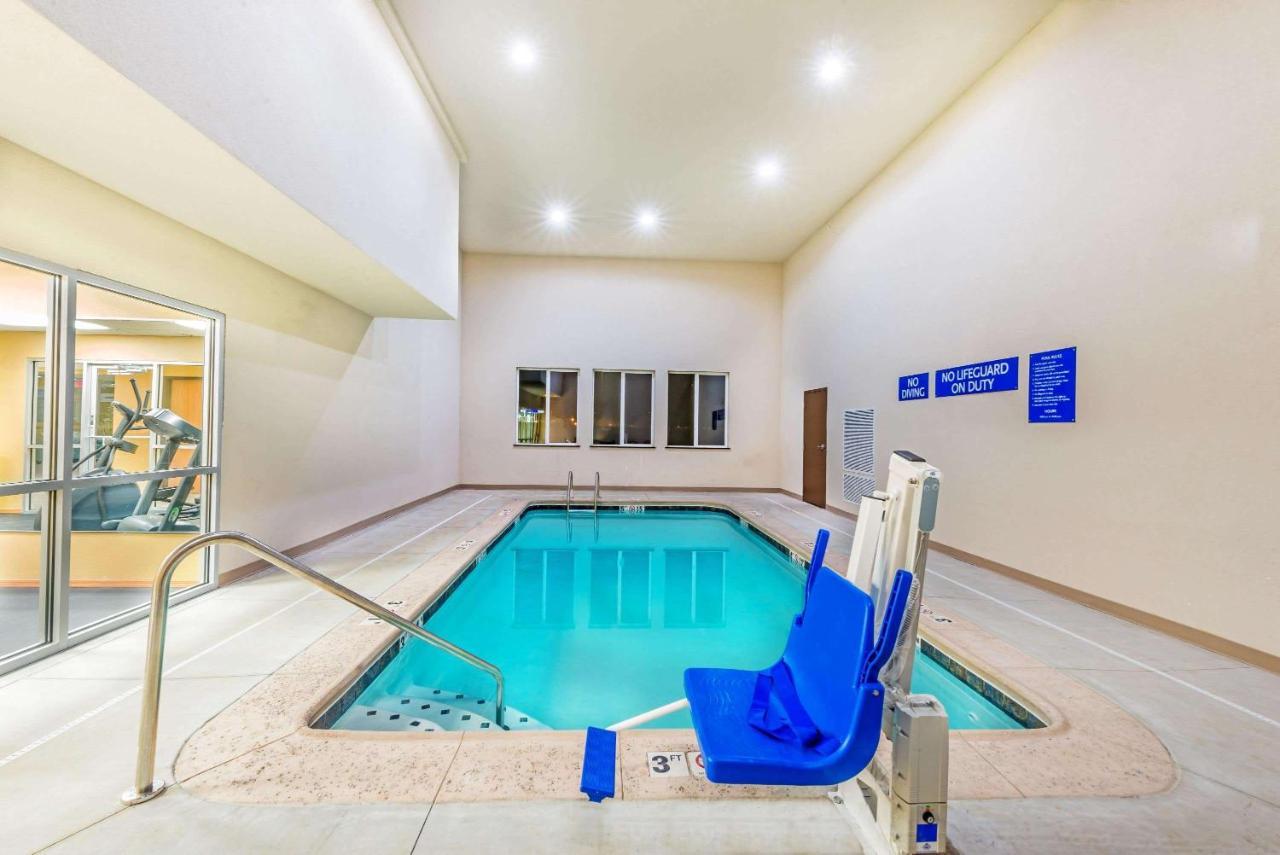 Days Inn & Suites By Wyndham El Dorado Экстерьер фото