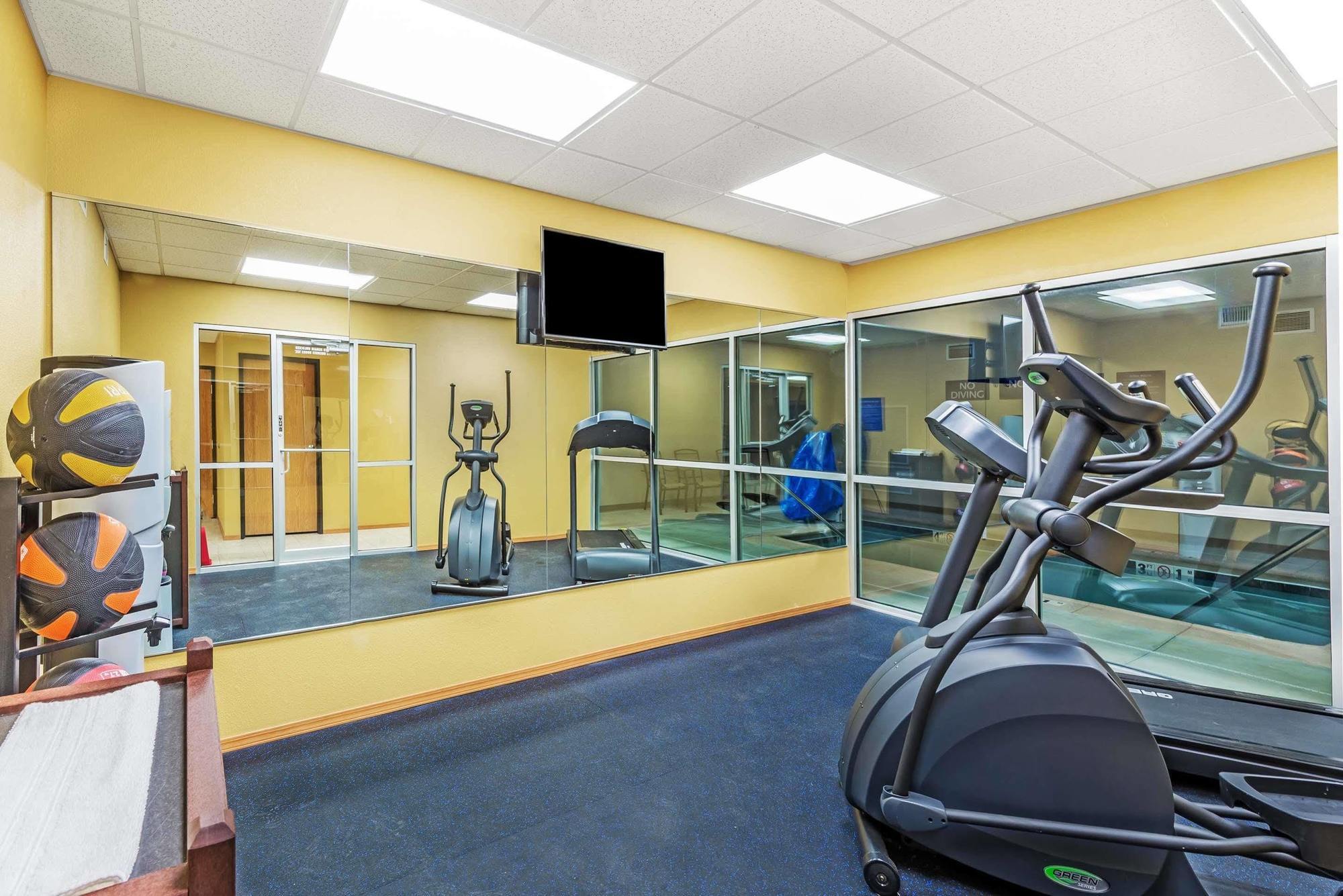 Days Inn & Suites By Wyndham El Dorado Экстерьер фото