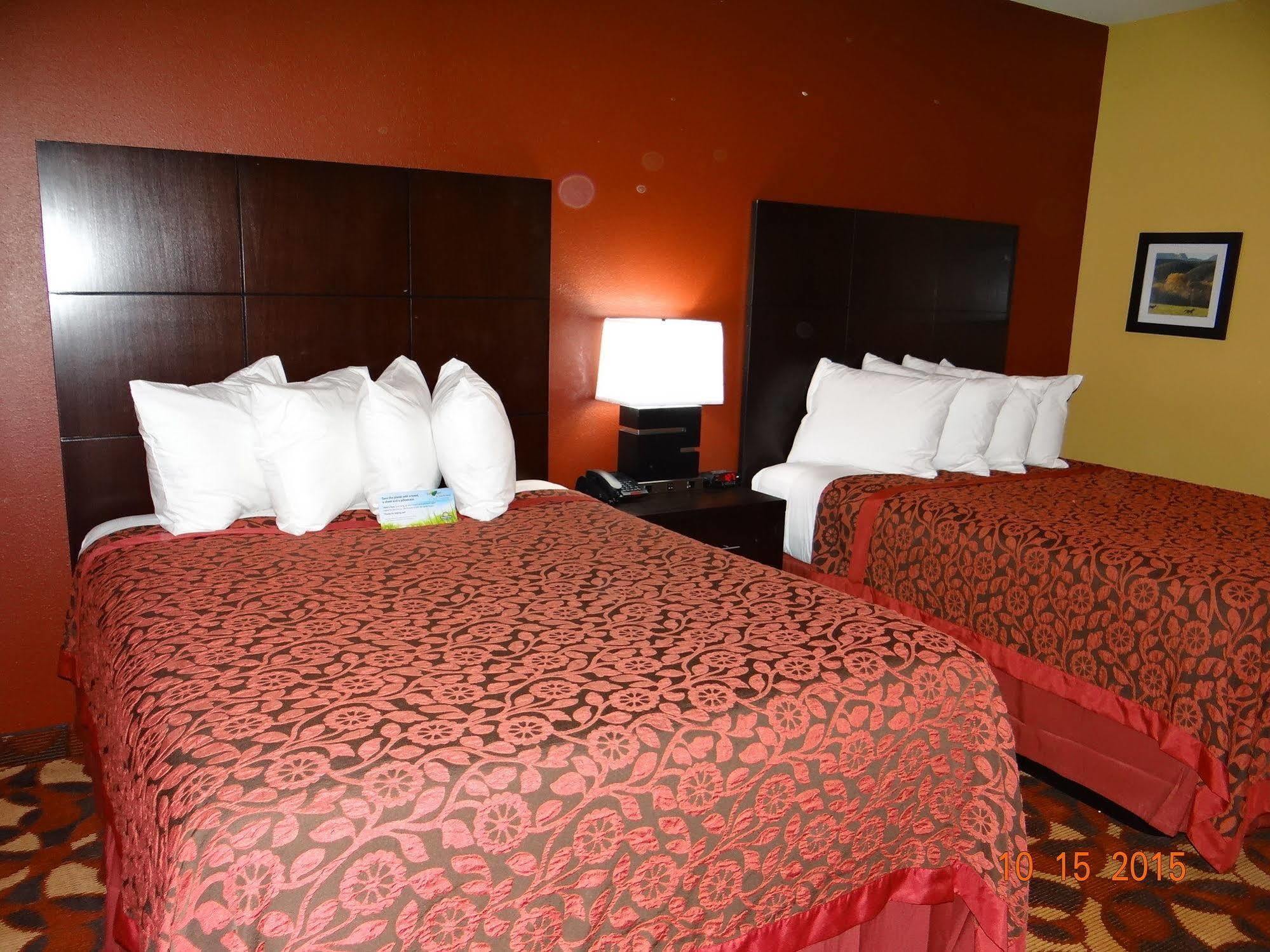 Days Inn & Suites By Wyndham El Dorado Экстерьер фото